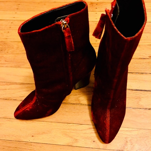 Pointed red velvet booties - Picture 1 of 5